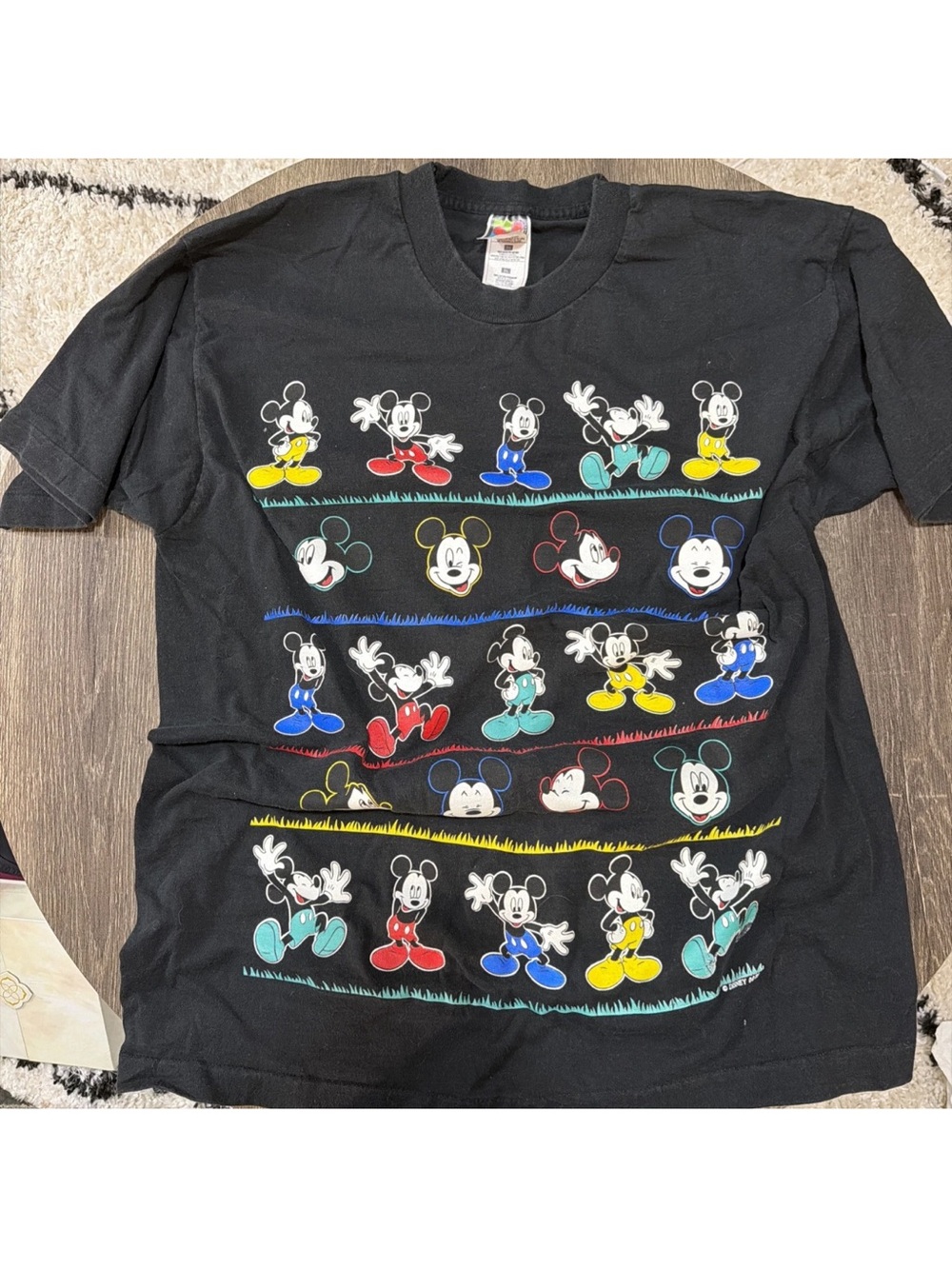Vtg 90s Single Stitched Disney Mickey Mouse graphic tee size XL